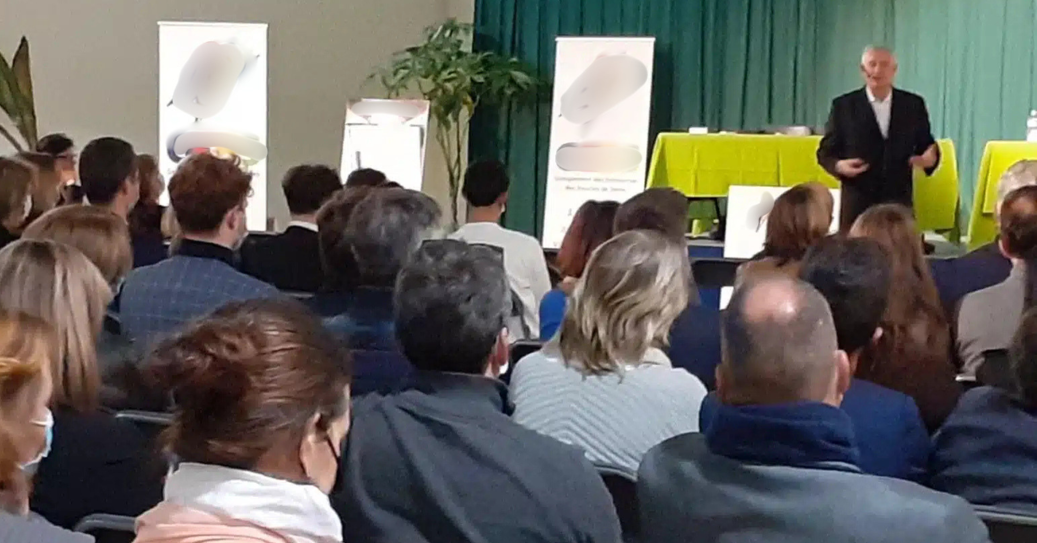 Jean-Luc Hudry, conférencier inspirant, intervient devant des entrepreneurs et managers réunis en séminaire.